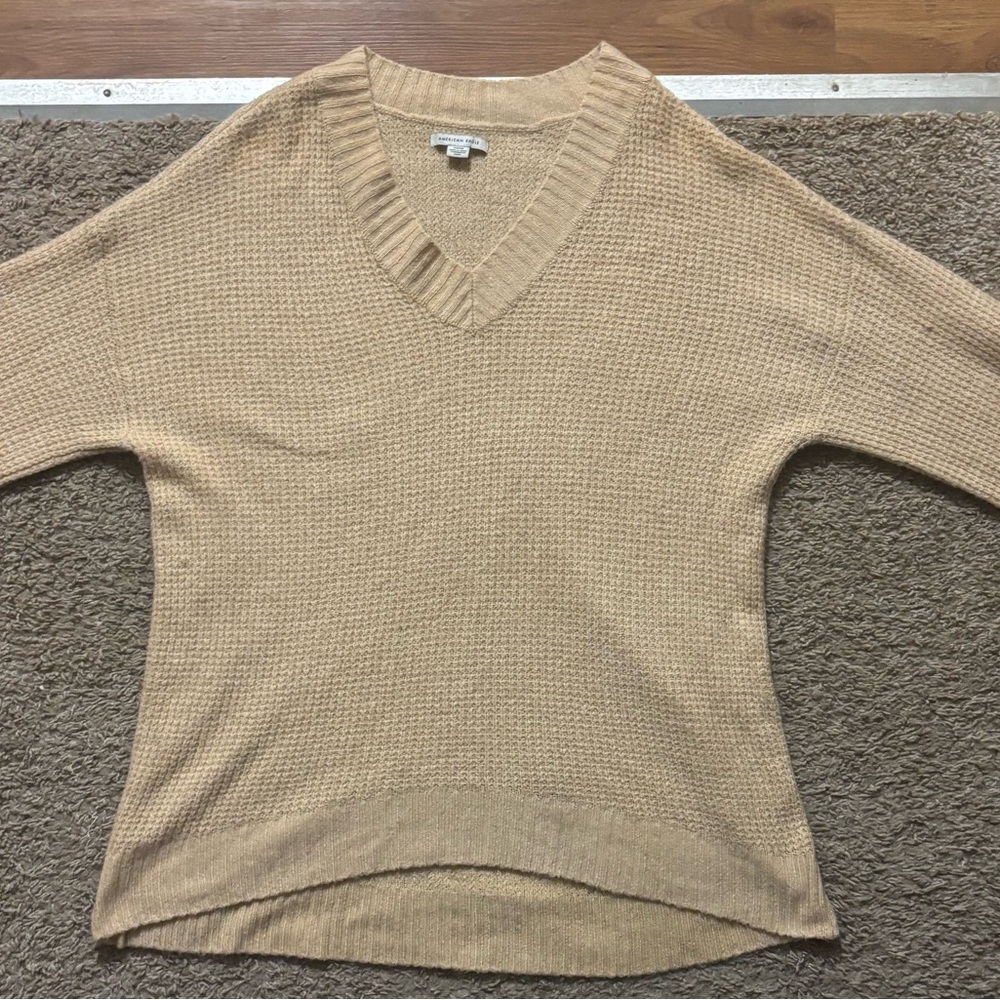 American Eagle Woman’s Sm V-Neck Sweater in Beige Oversized Waffle Knit Like New
